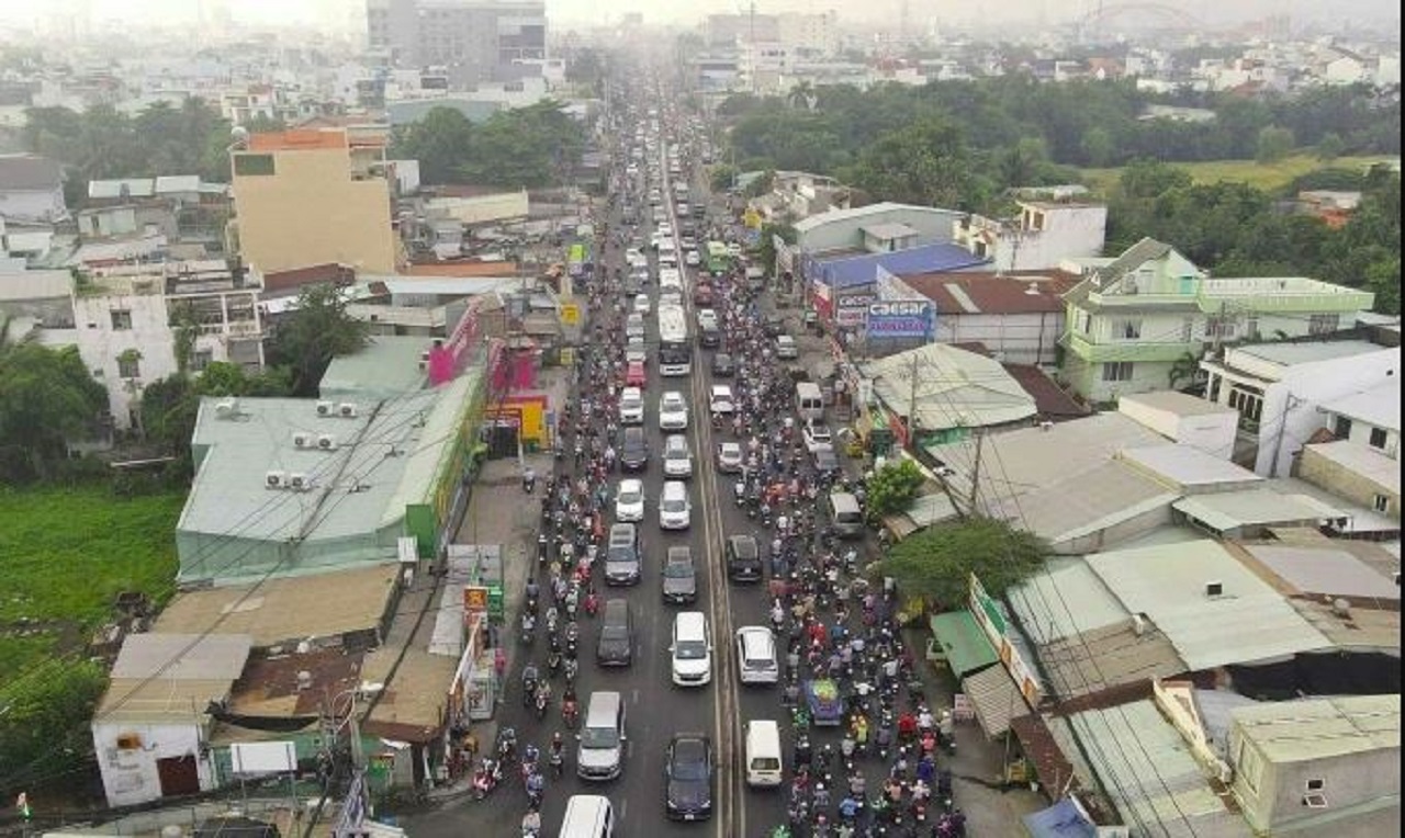 ùn tắc trên quốc lộ 13